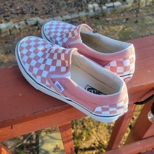 M6.5 W8 pink checkered slip on Vans sneakers